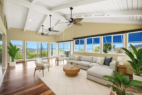 866 Kaahue St, Honolulu, HI 96825