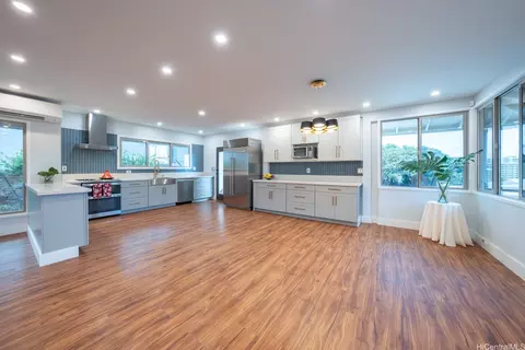 1207 Lilo Pl, Honolulu, HI 96822