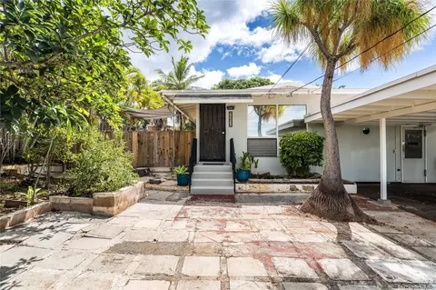 94-856 Lumiiki St, Waipahu, HI 96797