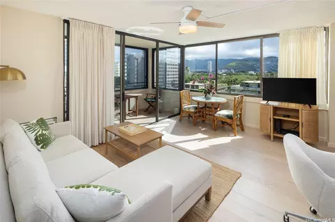 2410 Cleghorn St #801, Honolulu, HI 96815