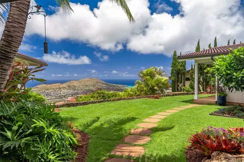 1034 Kaumoku St, Honolulu, HI 96825