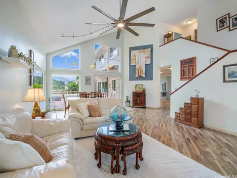 1586 Paukiki St, Kailua, HI 96734