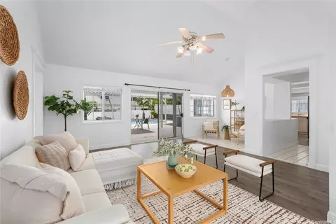 7285 Kanoenoe St, Honolulu, HI 96825