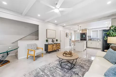 1447 Hunakai St #1, Honolulu, HI 96816