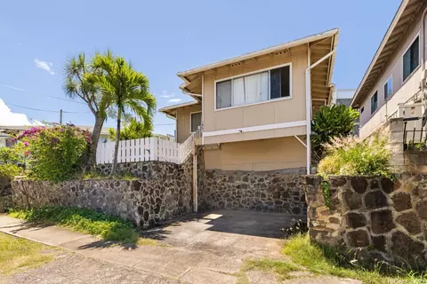 1863 Lusitana St, Honolulu, HI 96813