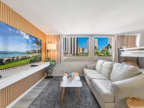 445 Seaside Ave #720, Honolulu, HI 96815