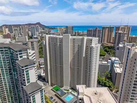 469 Ena Rd #1111, Honolulu, HI 96815