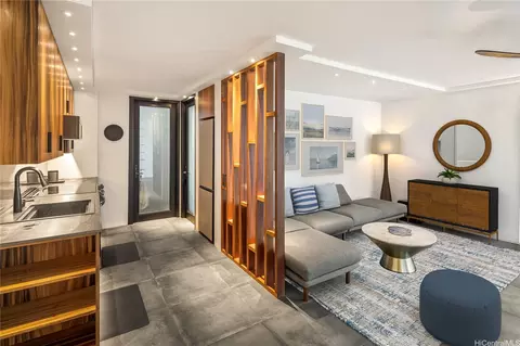 2987 Kalakaua Ave #201, Honolulu, HI 96815