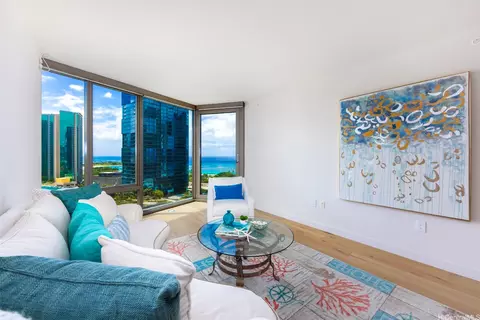 1001 Queen St #1804, Honolulu, HI 96814