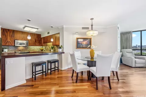 1525 Wilder Ave #901, Honolulu, HI 96822