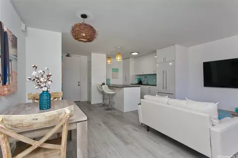 320 Liliuokalani Ave #602, Honolulu, HI 96815