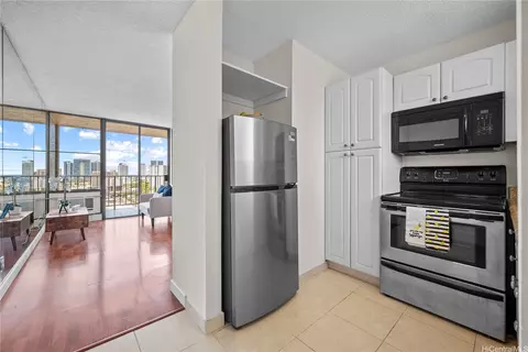 1561 Pensacola St #1104, Honolulu, HI 96822