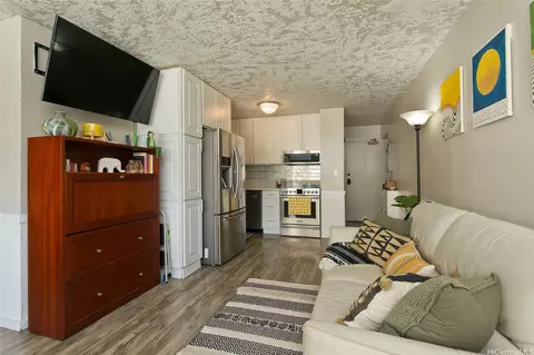 225 Kaiulani Ave #506, Honolulu, HI 96815
