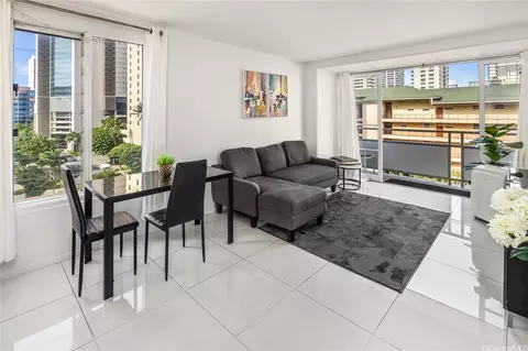 445 Kaiolu St #704, Honolulu, HI 96815