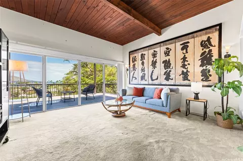 222 Kawaikui Pl, Honolulu, HI 96821
