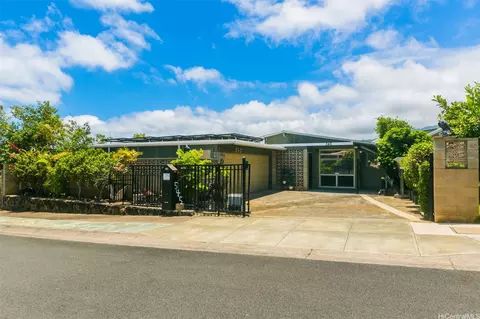 545 Kekupua St, Honolulu, HI 96825