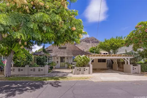 3030 Kalakaua Ave, Honolulu, HI 96815