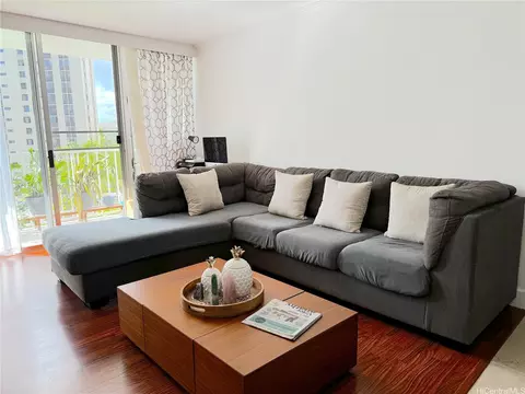 1128 Ala Napunani St #406, Honolulu, HI 96818