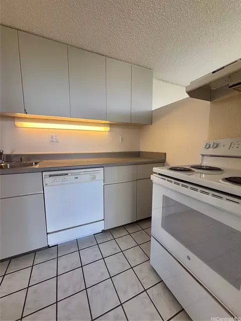 1060 Kamehameha Hwy #1706A, Pearl City, HI 96782