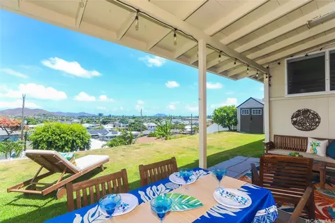 1250 Manulani St, Kailua, HI 96734