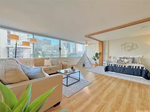 435 Seaside Ave #709, Honolulu, HI 96815