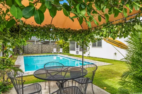 519 Wanaao Rd, Kailua, HI 96734