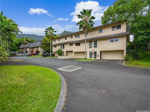 46-425 Kahuhipa St #A, Kaneohe, HI 96744