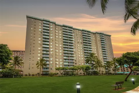 3009 Ala Makahala Pl #810, Honolulu, HI 96818