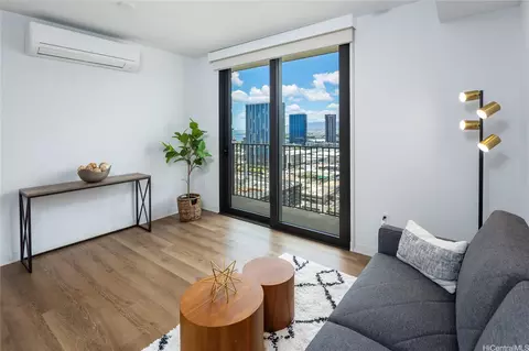 987 Queen St #2407, Honolulu, HI 96814