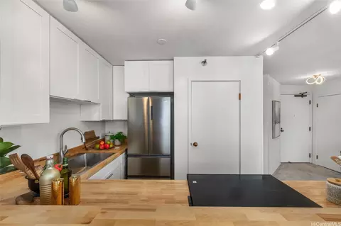 300 Wai Nani Way #I-1801, Honolulu, HI 96815