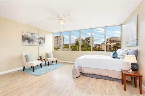 1550 Wilder Ave #A301, Honolulu, HI 96822
