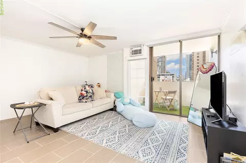 2092 Kuhio Ave #906, Honolulu, HI 96815