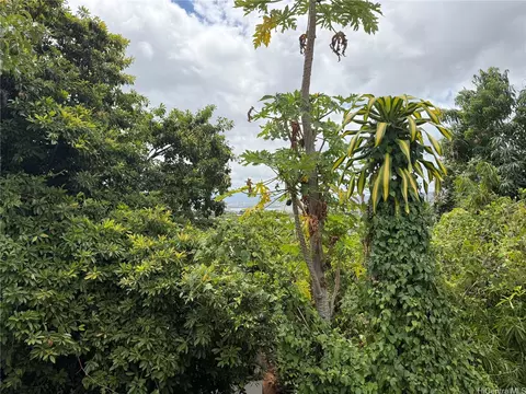 1358 Wanaka St, Honolulu, HI 96818