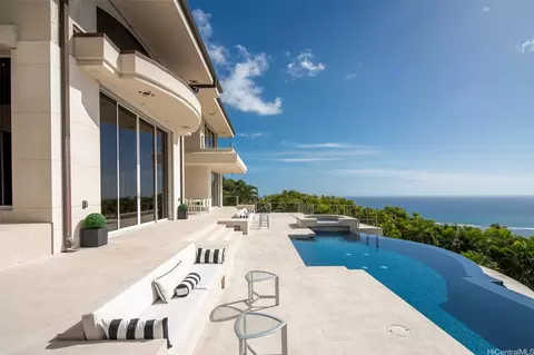 360 Puuikena Dr, Honolulu, HI 96821