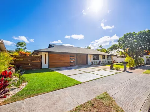 714 Hunakai St, Honolulu, HI 96816