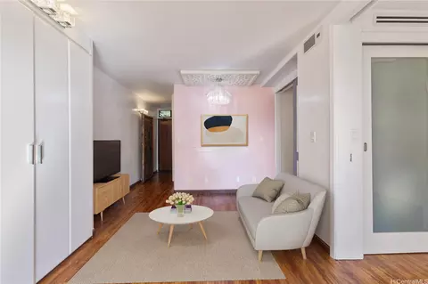 2092 Kuhio Ave #701, Honolulu, HI 96815