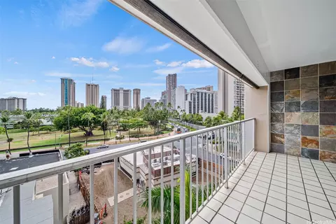 430 Keoniana St #204, Honolulu, HI 96815