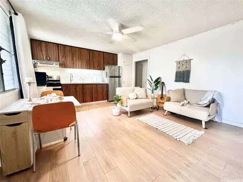 1145 Davenport St #206, Honolulu, HI 96822