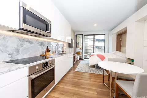 987 Queen St #606, Honolulu, HI 96814