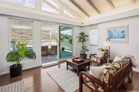 1262 Pihana St, Honolulu, HI 96825