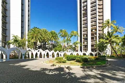 300 Wai Nani Way #6, Honolulu, HI 96815