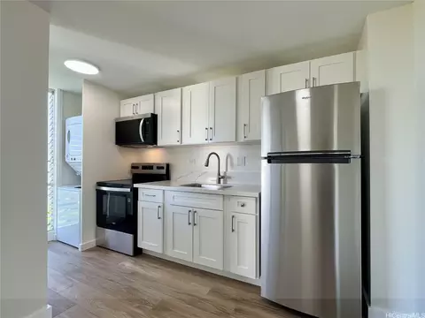647 Kunawai Ln #C613, Honolulu, HI 96817
