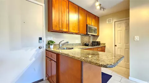 1459 Pele St #203, Honolulu, HI 96813