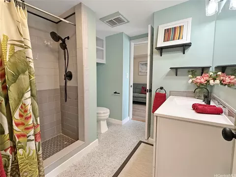1610 Kanunu St #16B, Honolulu, HI 96814