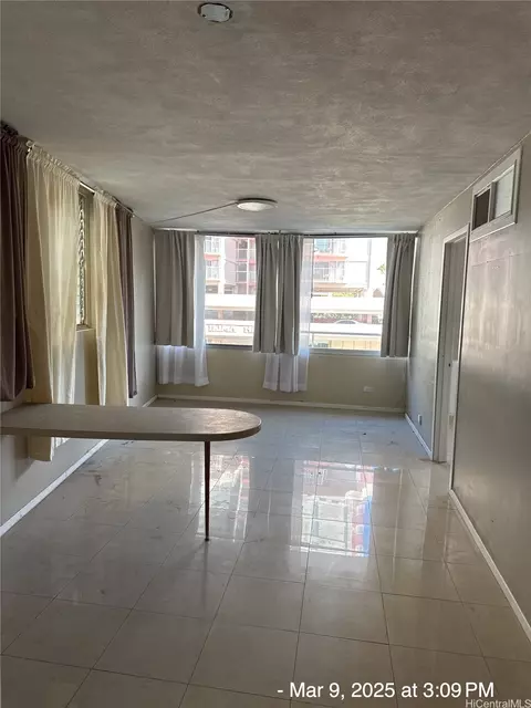 435 Seaside Ave #209, Honolulu, HI 96815