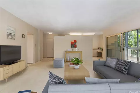 999 Wilder Ave #401, Honolulu, HI 96822
