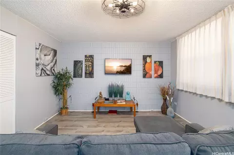 1911 Kalakaua Ave #406, Honolulu, HI 96815