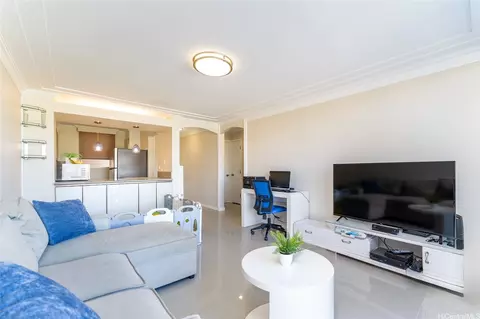 949 Ala Nanala St #702, Honolulu, HI 96818