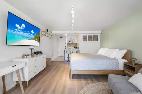 445 Seaside Ave #1617, Honolulu, HI 96815