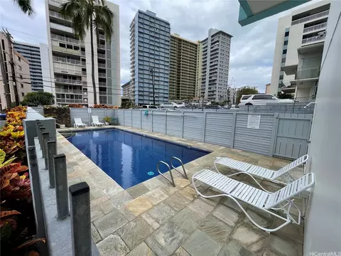 1130 Wilder Ave #301, Honolulu, HI 96822